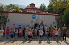 Yıldırımlı minikler sağlıklı gülümsüyor